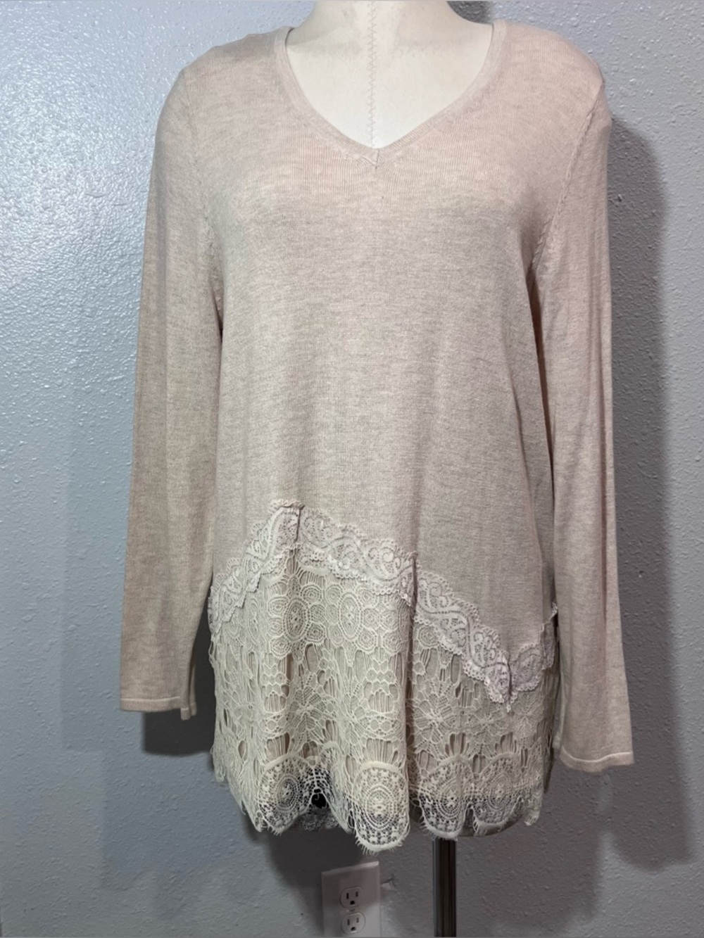 Chico's Cream Lace-Hem V-Neck Tunic Sz 2